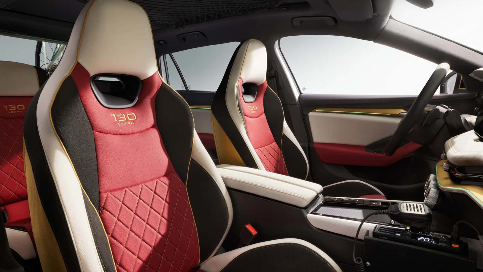 Το Skoda Superb έγινε Pick-up με περίεργη πίσω πόρτα!